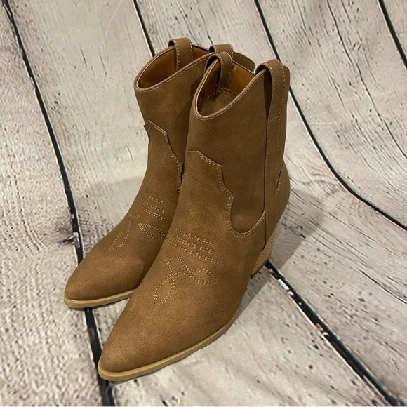 Rachel Zoe Shoes - NWOT Rachel Zoe Rocky Brown Heeled Western Boots size 7.5